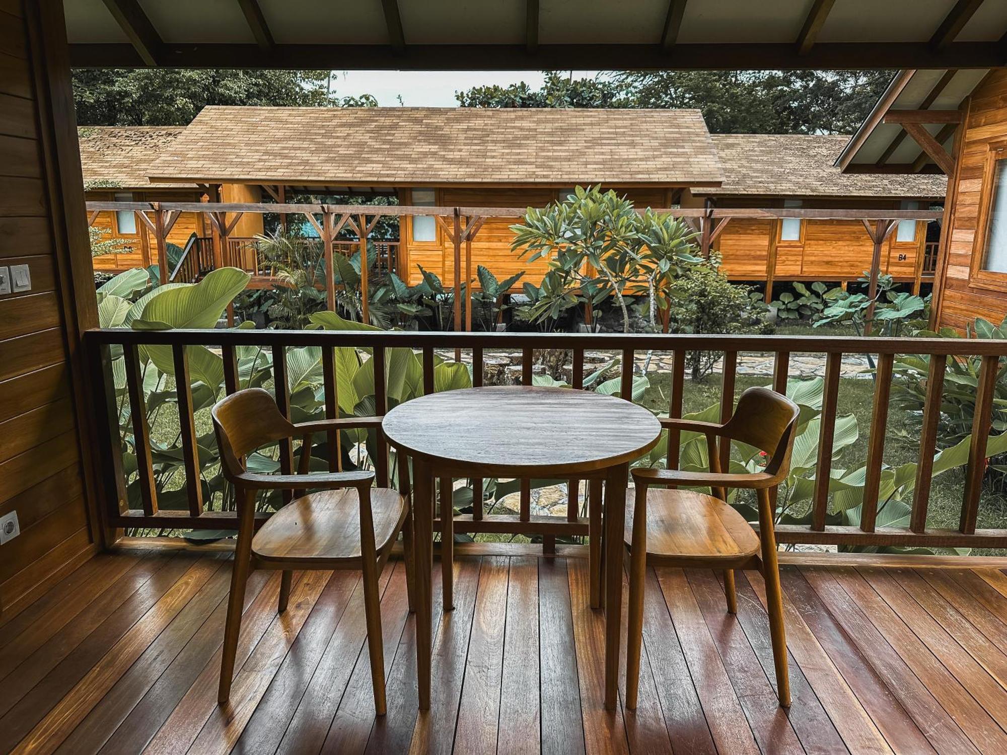 Tropik Resort Lombok Selong Belanak Exterior photo