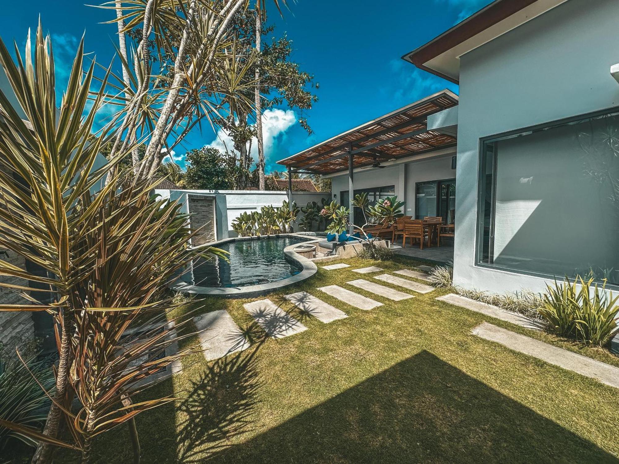 Tropik Resort Lombok Selong Belanak Exterior photo